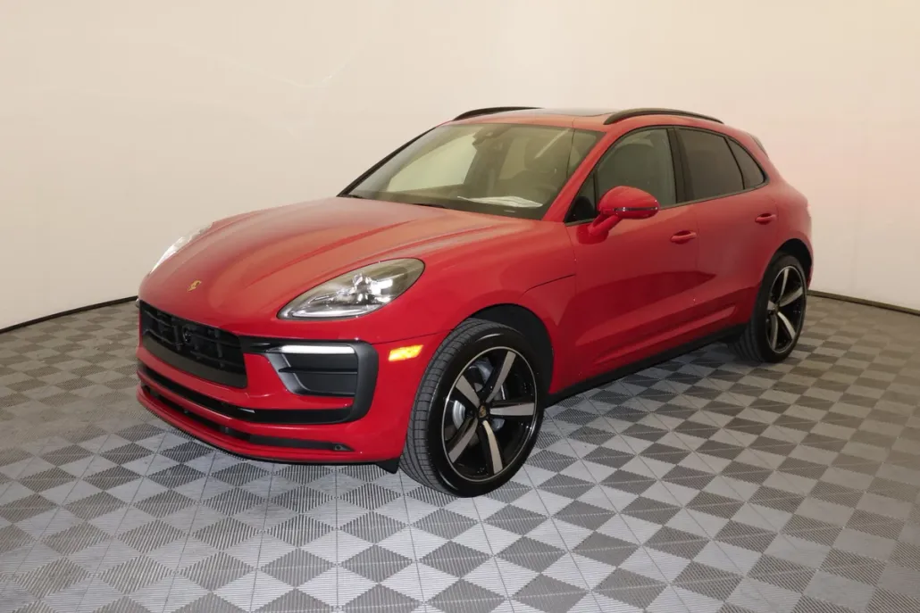 2025 Porsche Macan photo 1