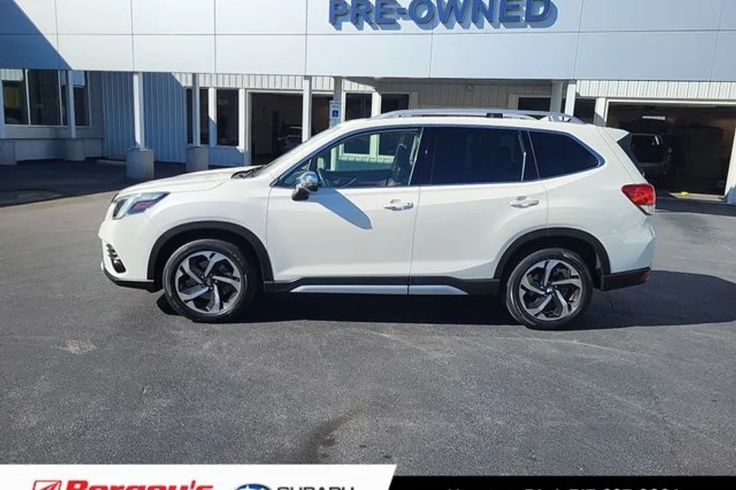 2022 Subaru Forester Touring photo 1