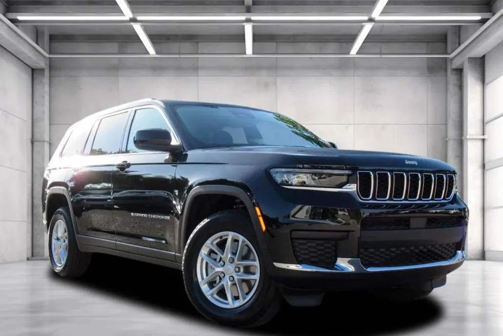 2025 Jeep Grand Cherokee Laredo photo 1