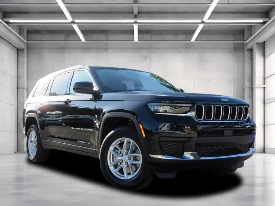 2025 Jeep Grand Cherokee Laredo photo 1