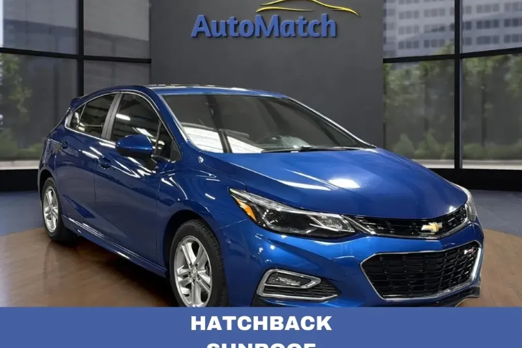 2017 Chevrolet Cruze LT photo 1