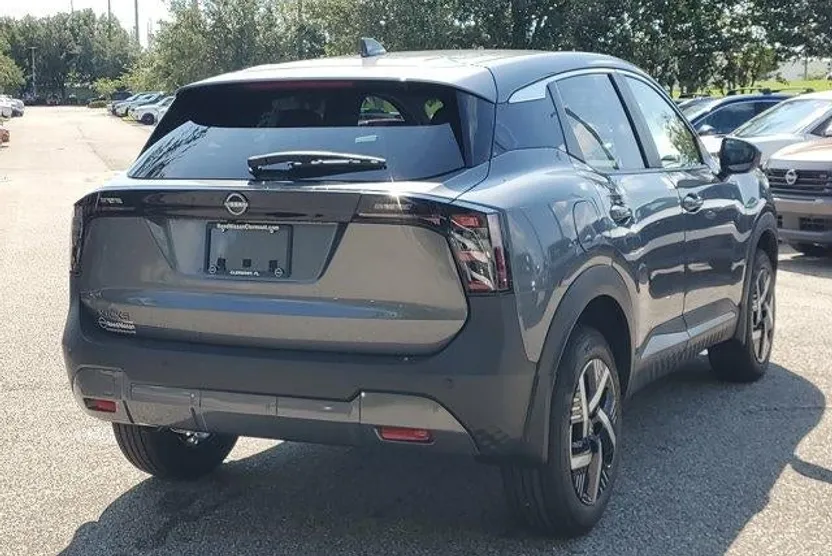 2025 Nissan Kicks SV photo 1