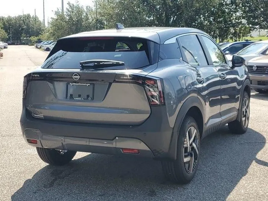 2025 Nissan Kicks SV photo 1