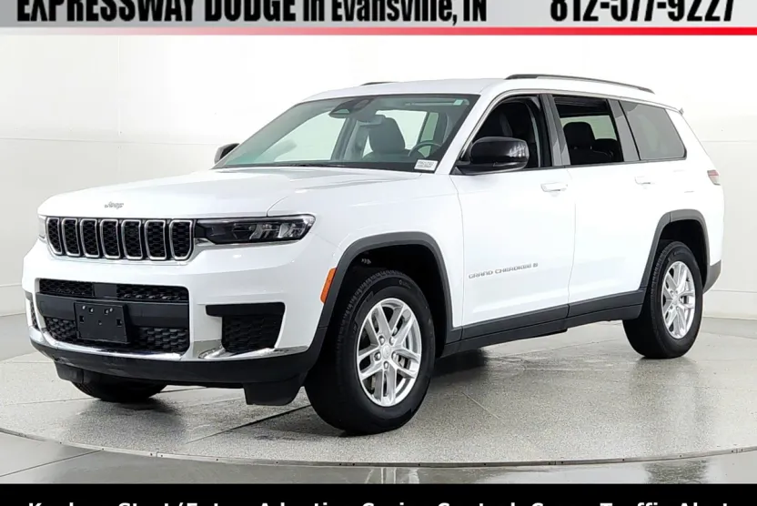 2023 Jeep Grand Cherokee Laredo photo 1
