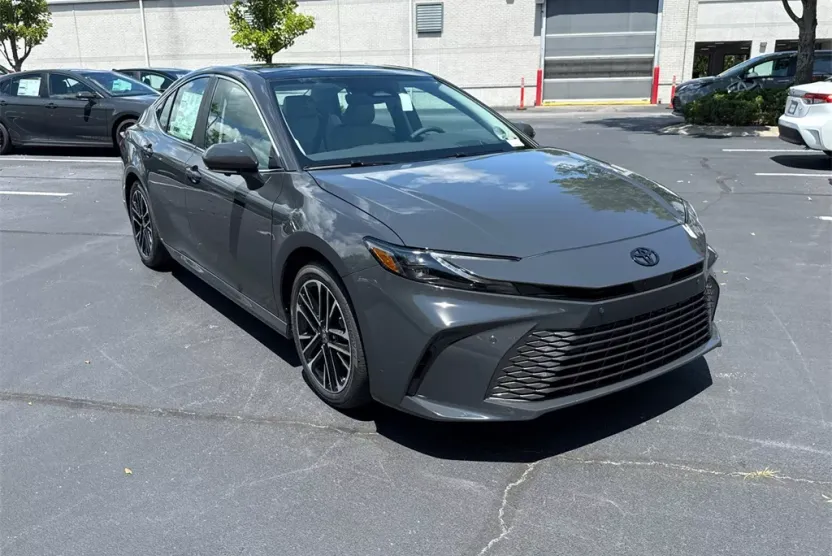 2025 Toyota Camry XLE photo 1