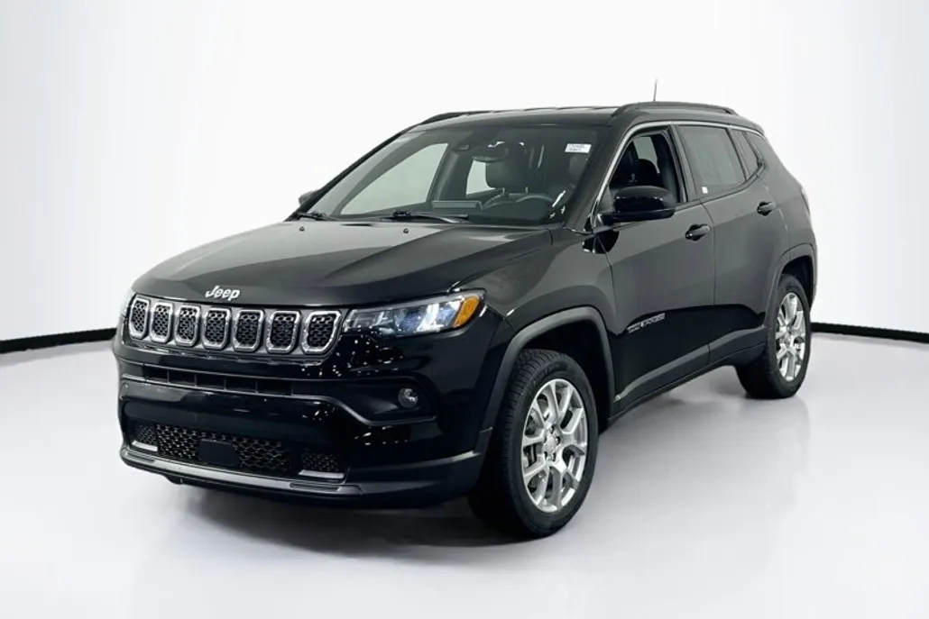 2023 Jeep Compass Latitude Lux photo 1