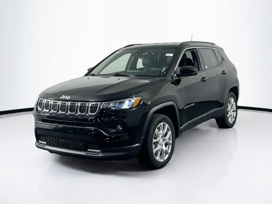 2023 Jeep Compass Latitude Lux photo 1