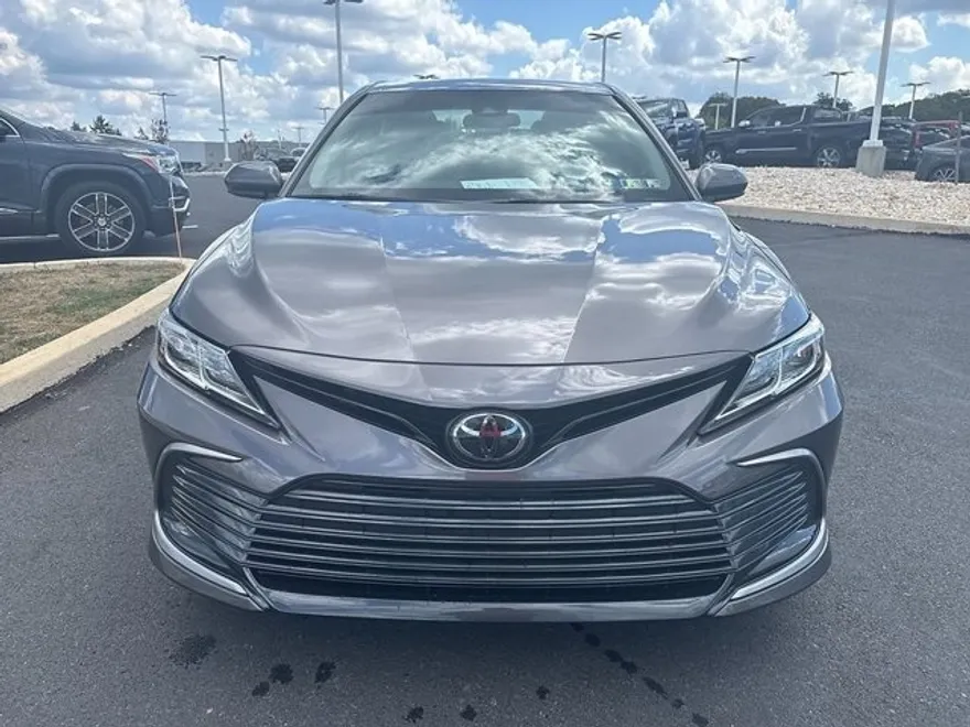 2023 Toyota Camry LE SE photo 1