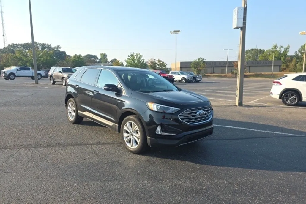 2024 Ford Edge Titanium photo 1