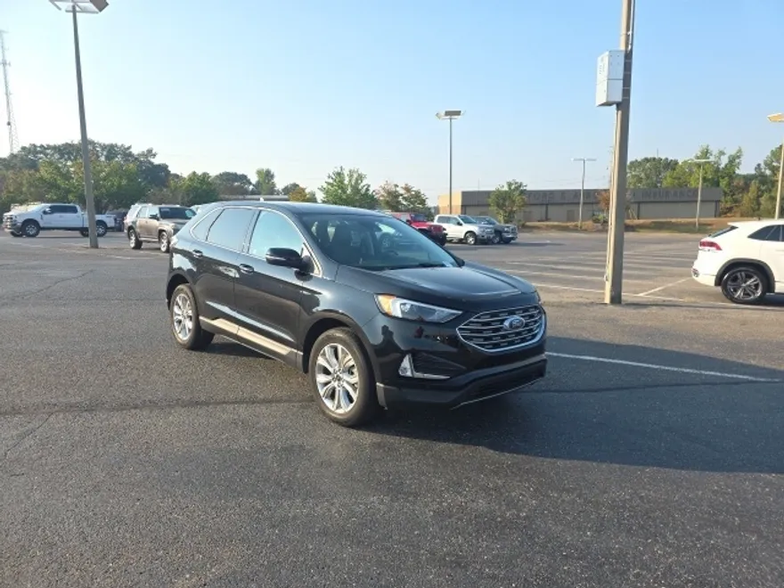 2024 Ford Edge Titanium photo 1