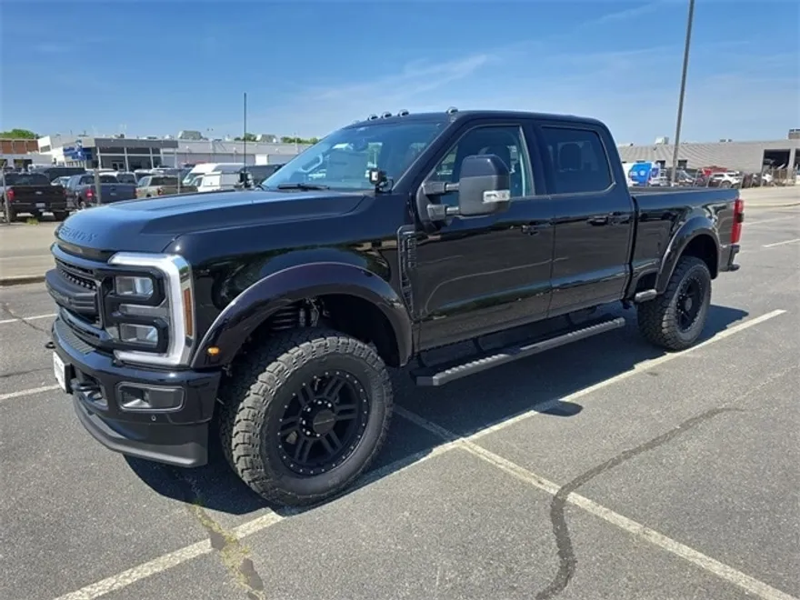 2025 Ford F-250 Lariat photo 1