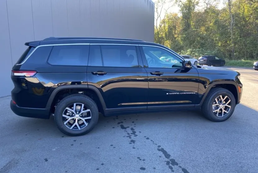 2025 Jeep Grand Cherokee Limited photo 1