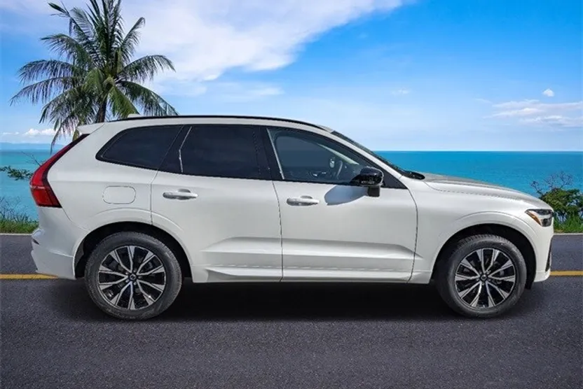2025 Volvo XC60 B5 Core photo 1