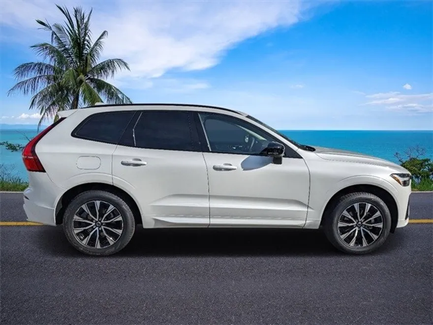 2025 Volvo XC60 B5 Core photo 1