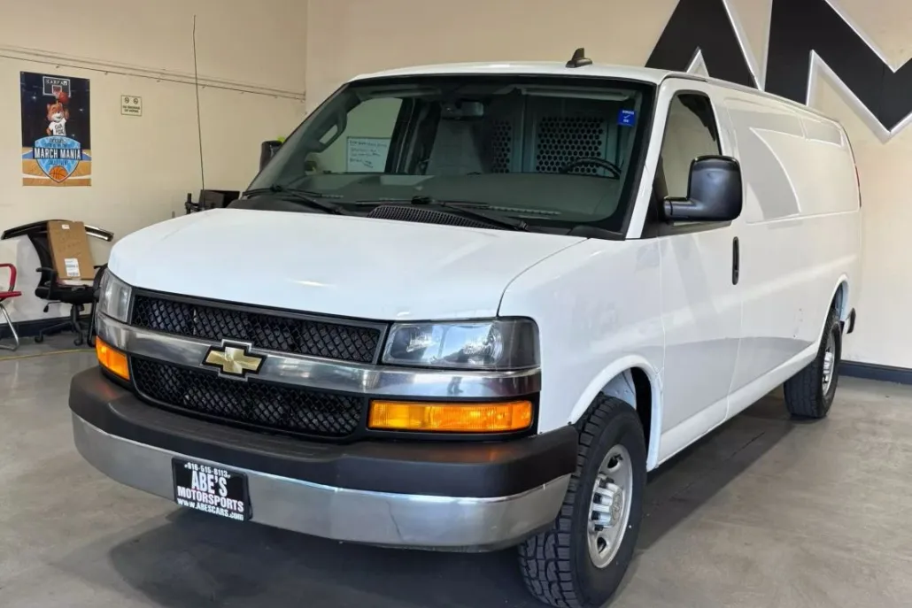 2019 Chevrolet Express 3500 Cargo Van photo 1