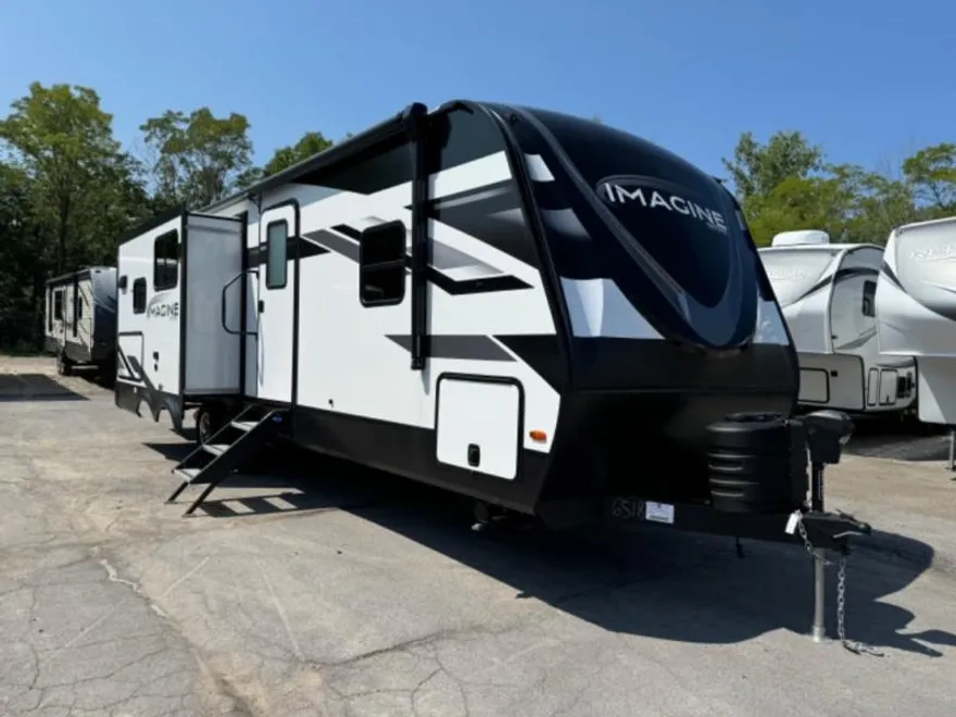 2025 Grand Design Recreational Imagine Narrow Body photo 1