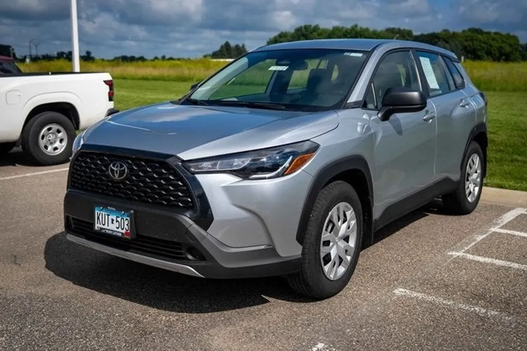 2023 Toyota Corolla Cross L photo 1