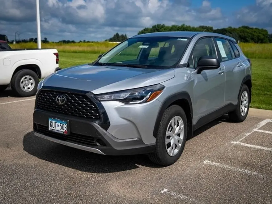 2023 Toyota Corolla Cross L photo 1