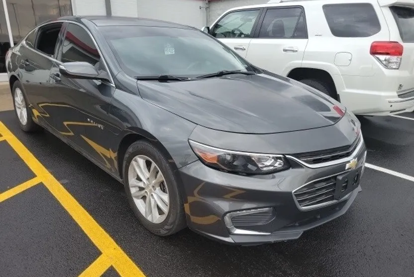 2016 Chevrolet Malibu 1LT photo 1