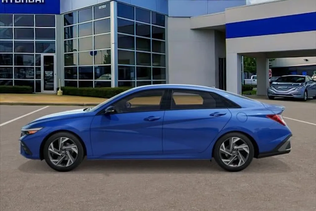 2025 Hyundai Elantra SEL Sport photo 1