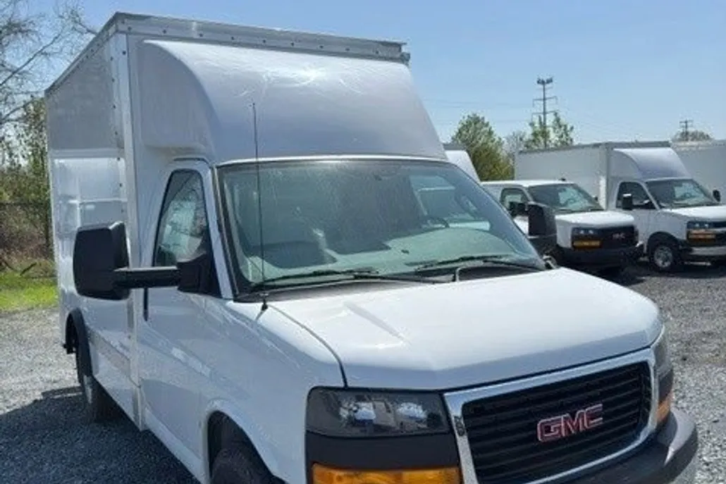 2025 Gmc Savana Cutaway 3500 photo 1