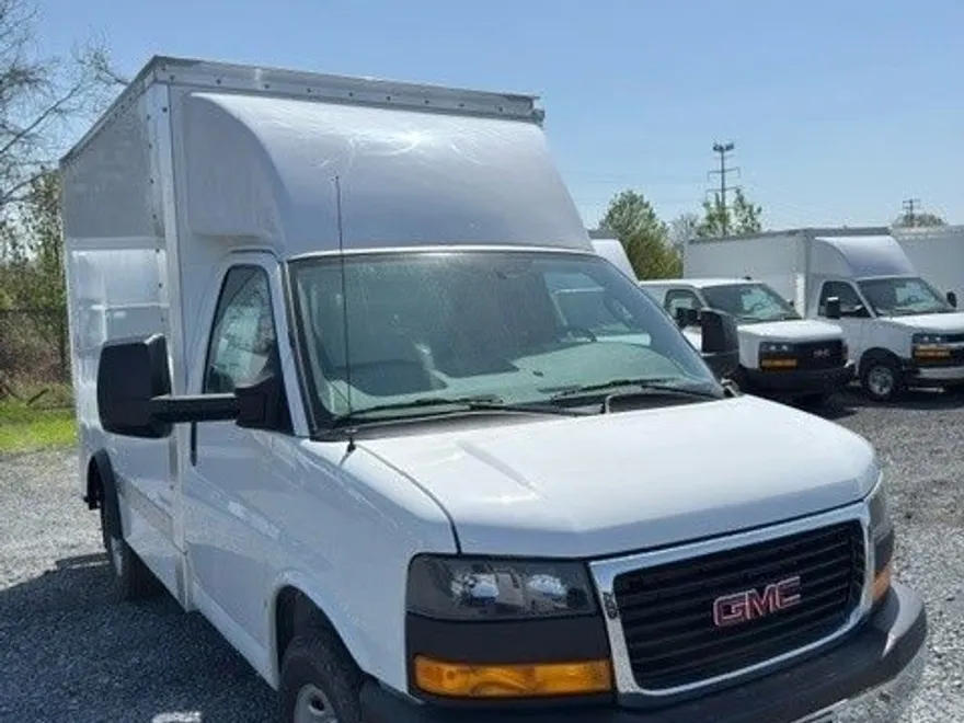 2025 Gmc Savana Cutaway 3500 photo 1