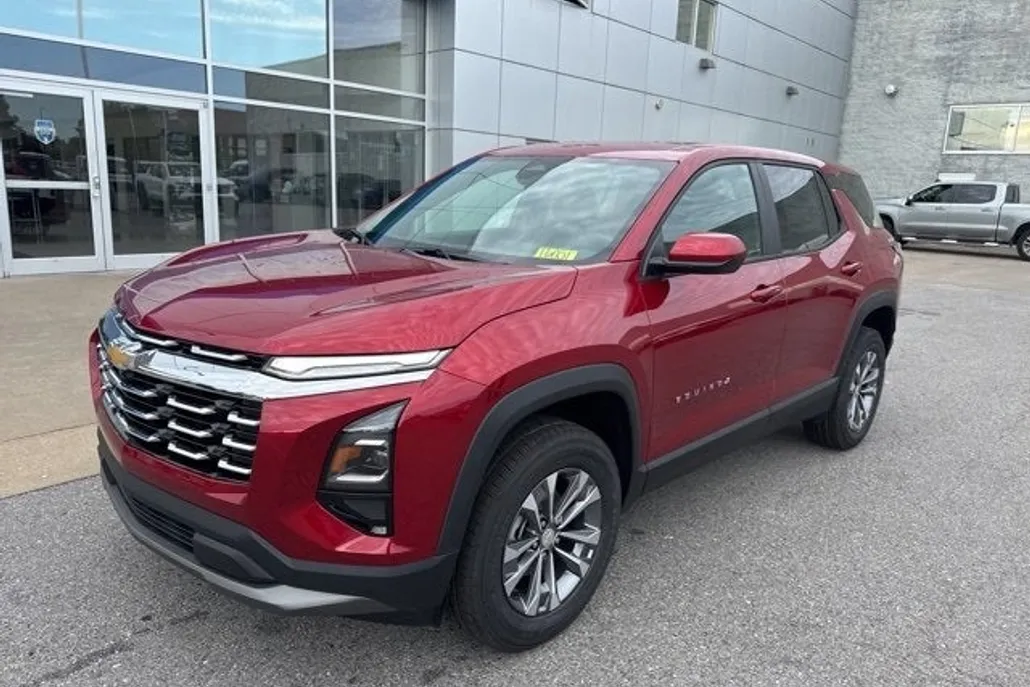 2026 Chevrolet Equinox LT photo 1