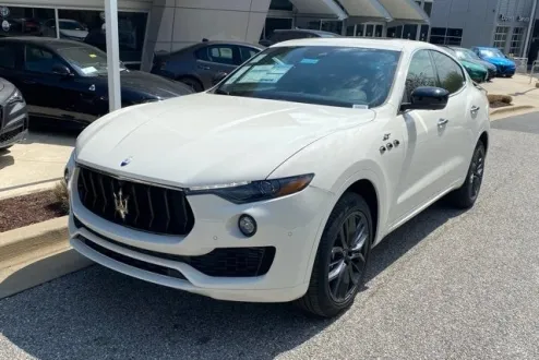 2024 Maserati Levante GT photo 2