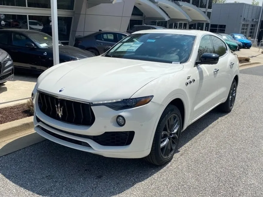 2024 Maserati Levante GT photo 2