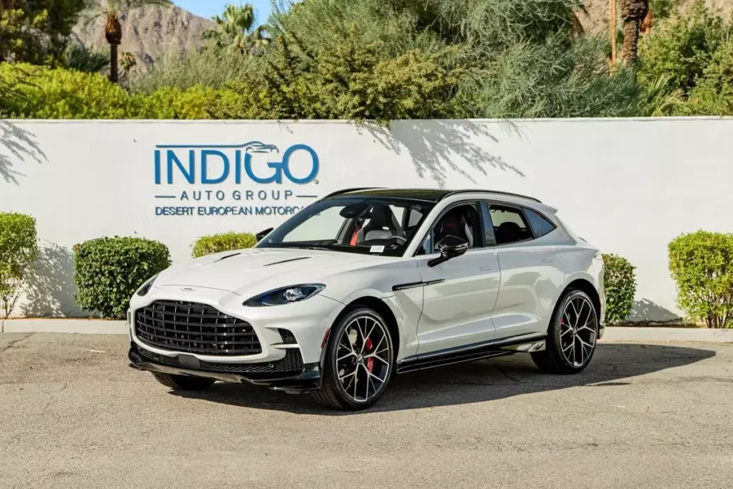 2025 Aston Martin DBX photo 1