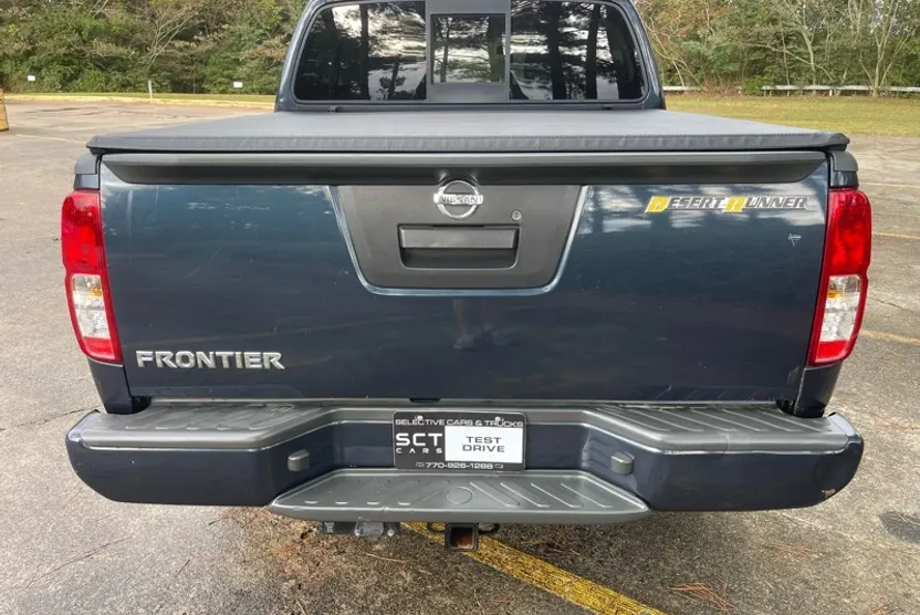 2016 Nissan Frontier Crew Cab Desert Runner photo 1