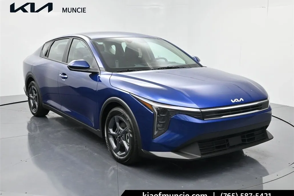 2025 Kia K4 LXS photo 1