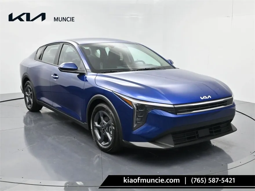 2025 Kia K4 LXS photo 1