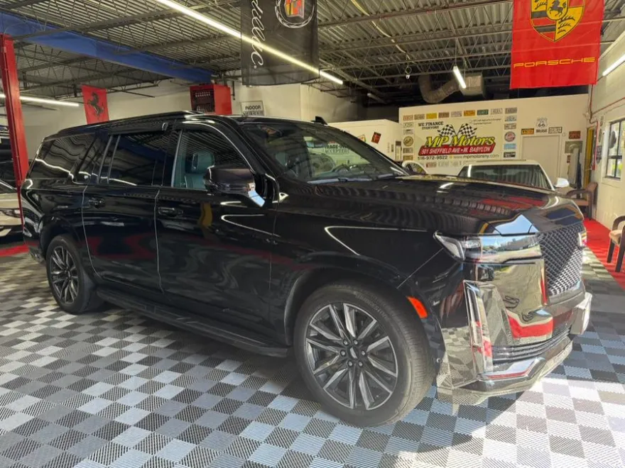 2024 Cadillac Escalade ESV photo 1