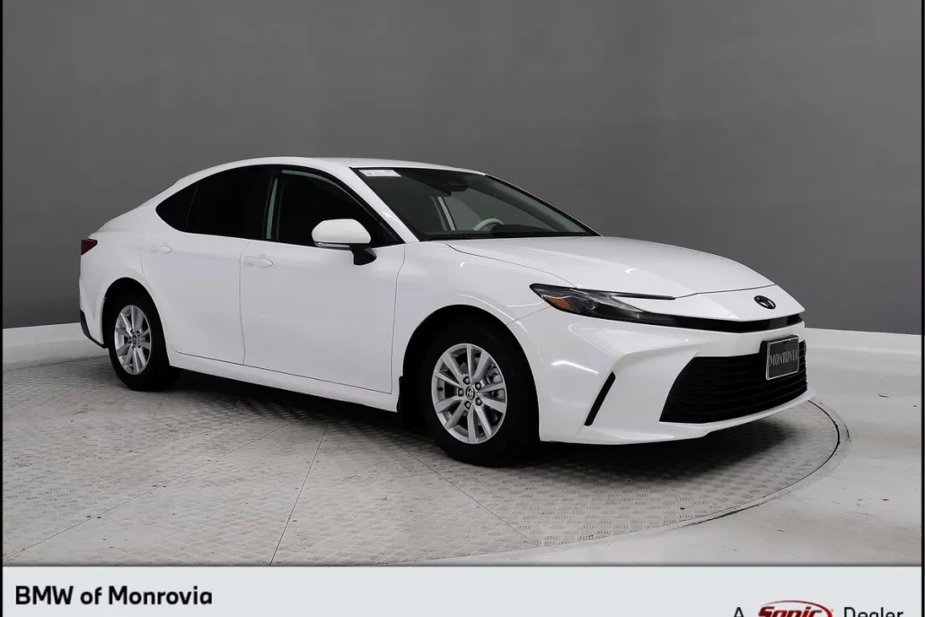 2025 Toyota Camry LE photo 1