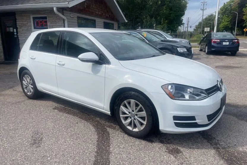 2015 Volkswagen Golf TSI SE photo 1