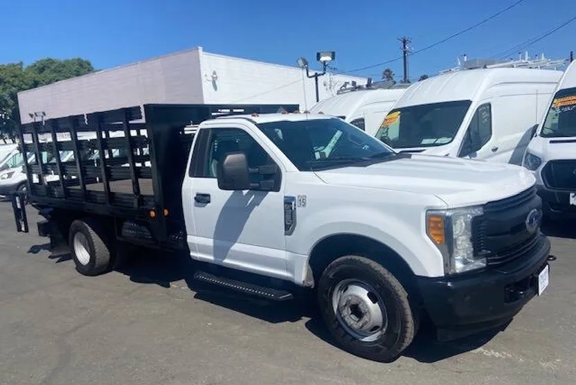 2017 Ford F-350 XL photo 1