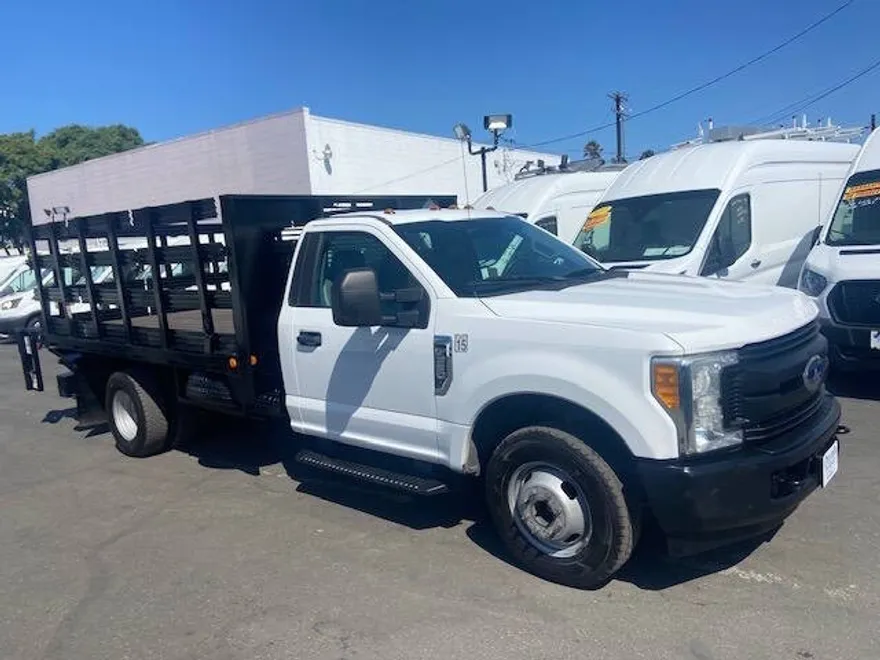 2017 Ford F-350 XL photo 1