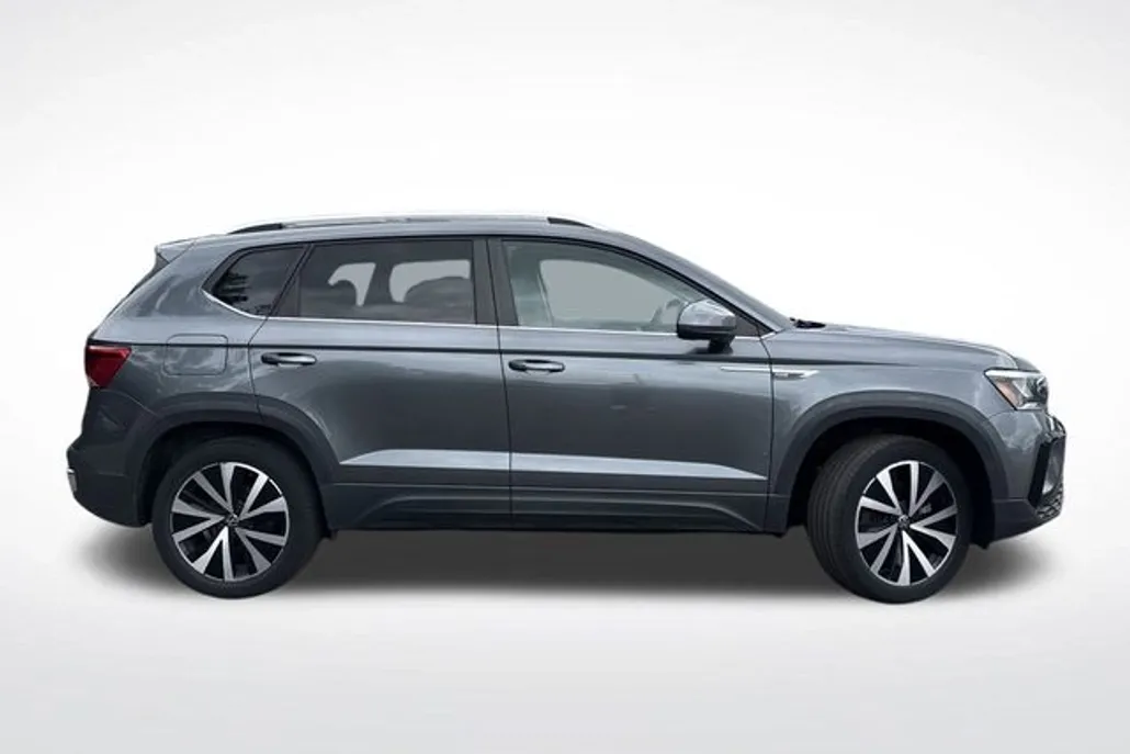 2022 Volkswagen Taos SE photo 1