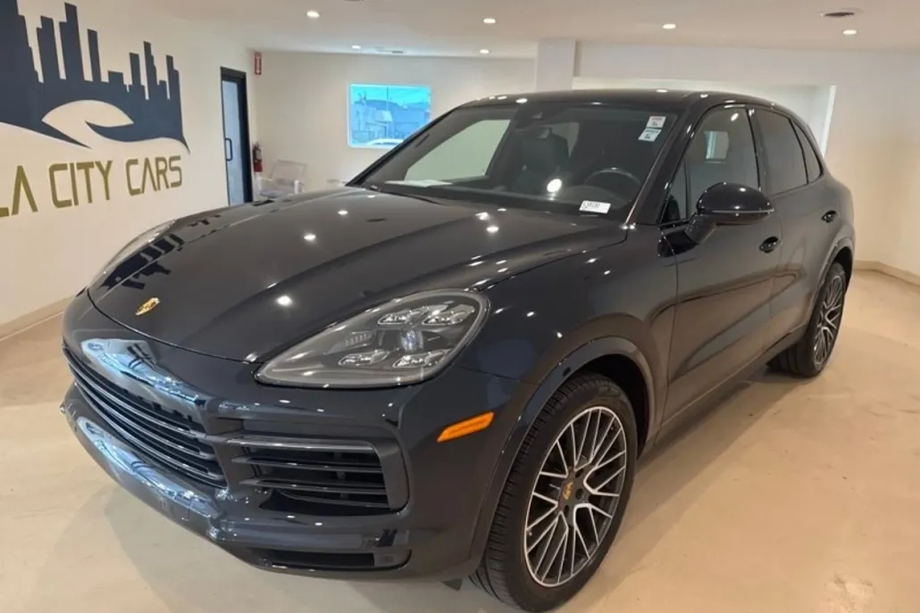 2021 Porsche Cayenne S photo 1