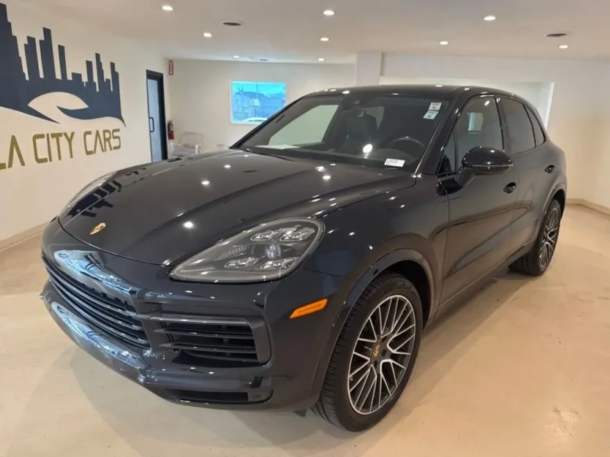 2021 Porsche Cayenne S photo 1
