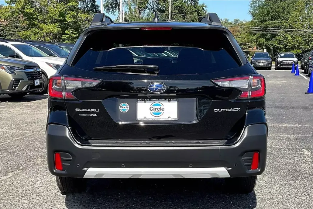 2022 Subaru Outback Limited photo 1
