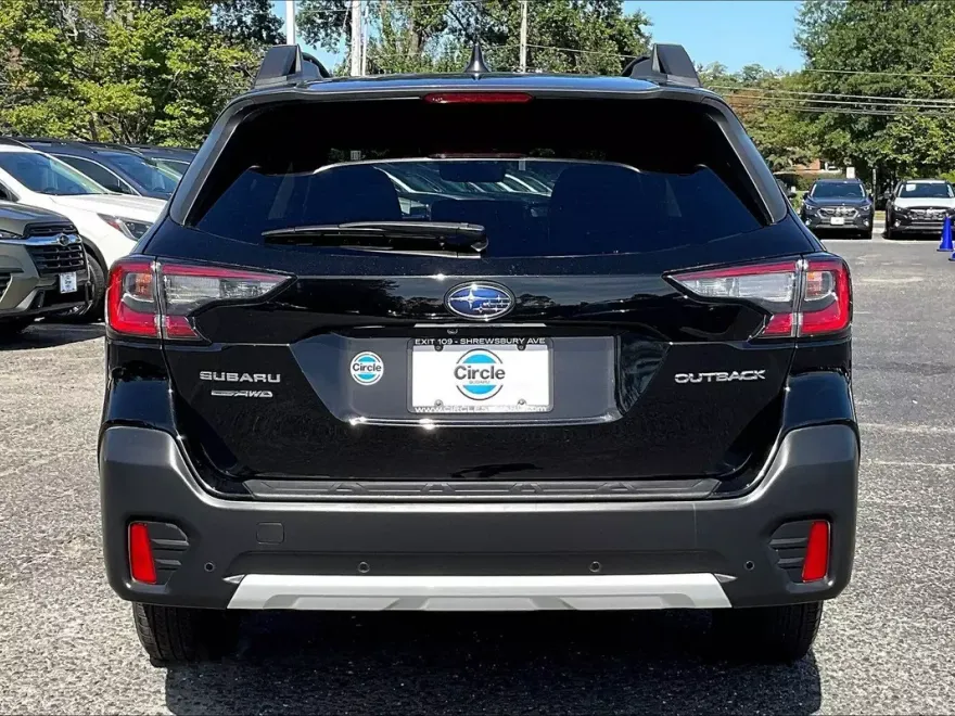 2022 Subaru Outback Limited photo 1