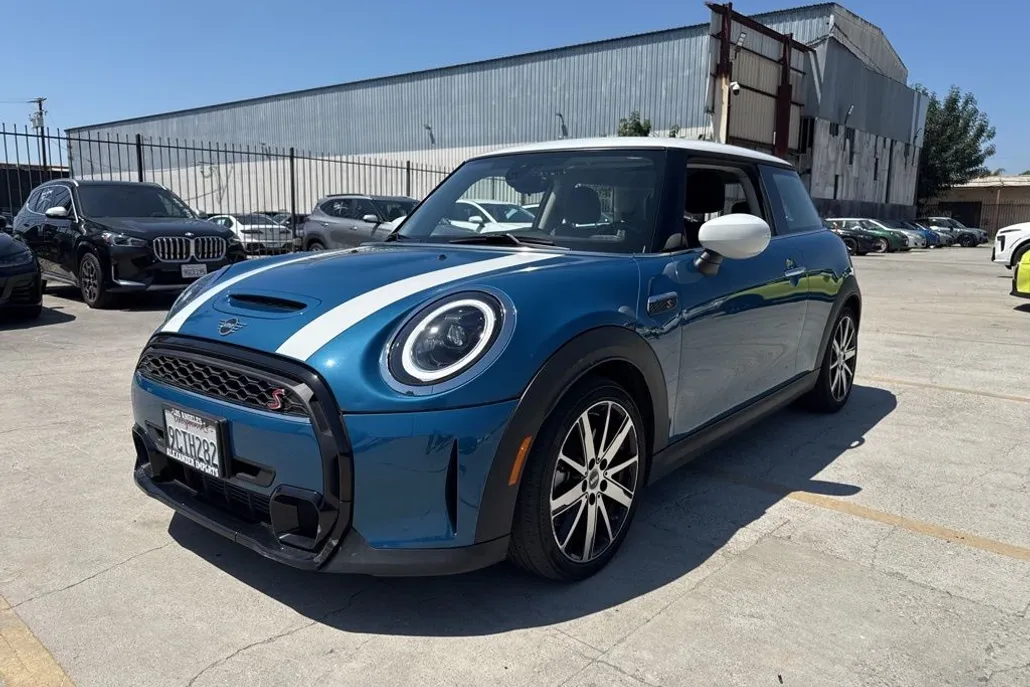 2023 Mini Cooper Hardtop S photo 1