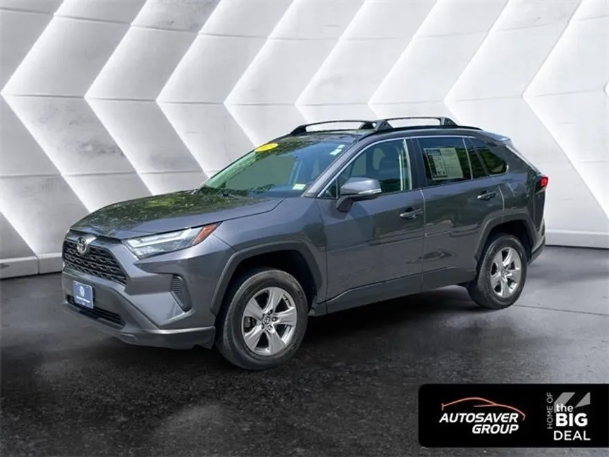 2022 Toyota RAV4 XLE photo 1
