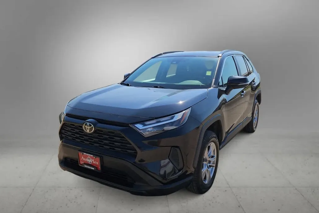 2023 Toyota RAV4 XLE photo 1