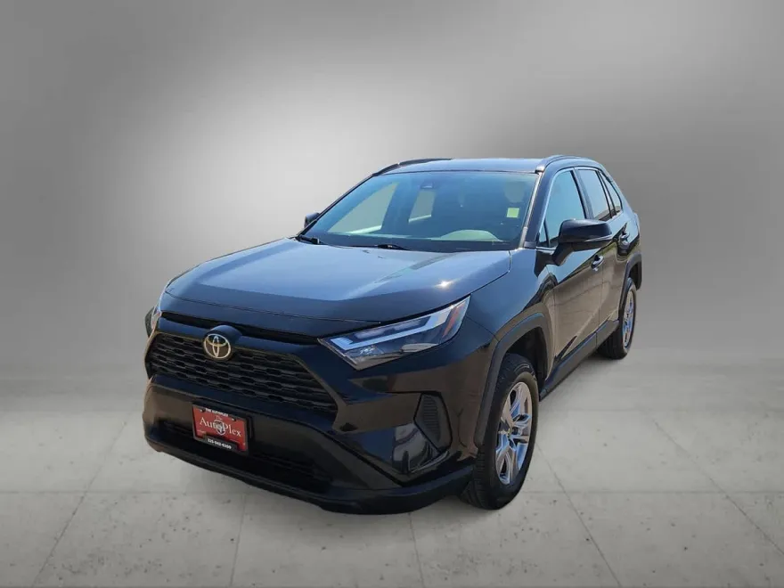 2023 Toyota RAV4 XLE photo 1