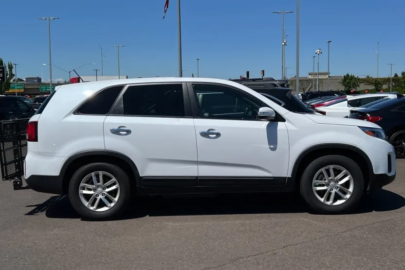 2014 Kia Sorento LX photo 1