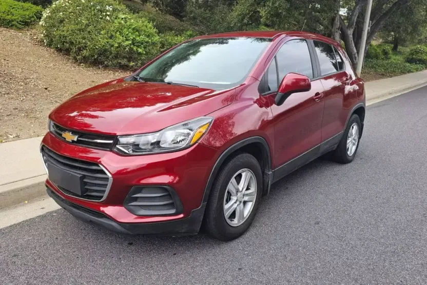2021 Chevrolet Trax LS photo 1