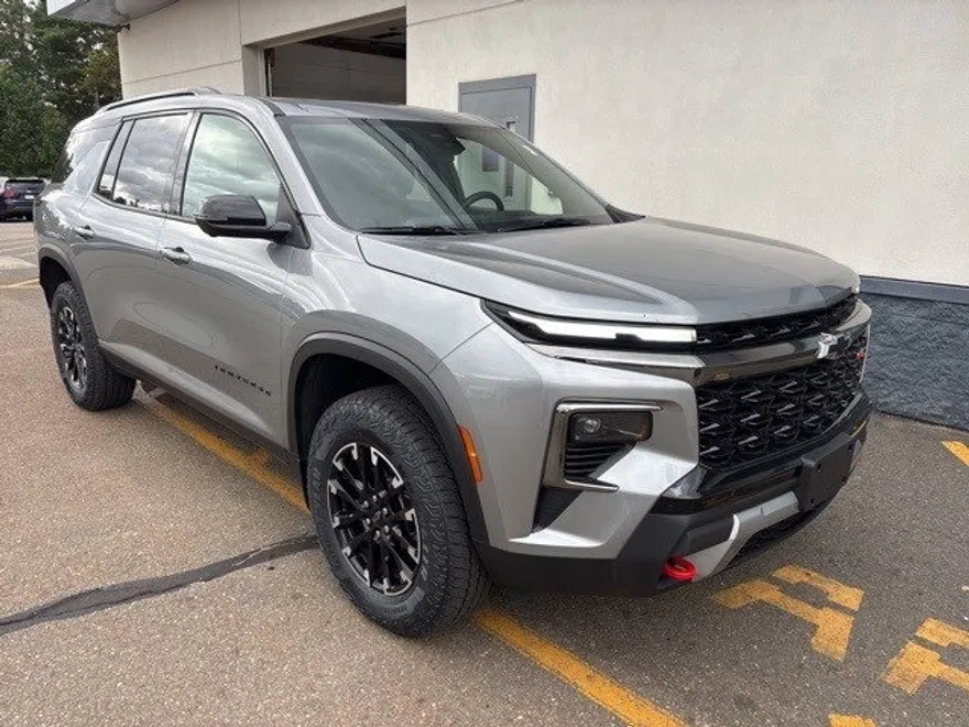 2025 Chevrolet Traverse Z71 photo 1